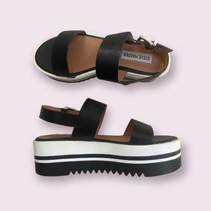STEVE MADDEN ADORA, BLACK AND WHITE PLATFORM SANDALS, SIZE 6.5